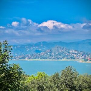 Vista al lago en Avándaro (4,600m2)