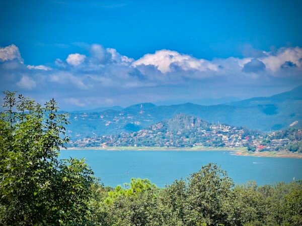 Vista al lago en Avándaro (4,600m2)